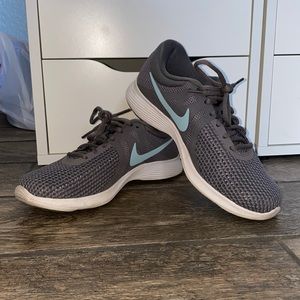💙NIKE REVOLUTION 4💙